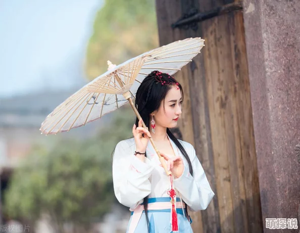 月明千里罗青梅小镇举办首届梅花节吸引游客纷至沓来