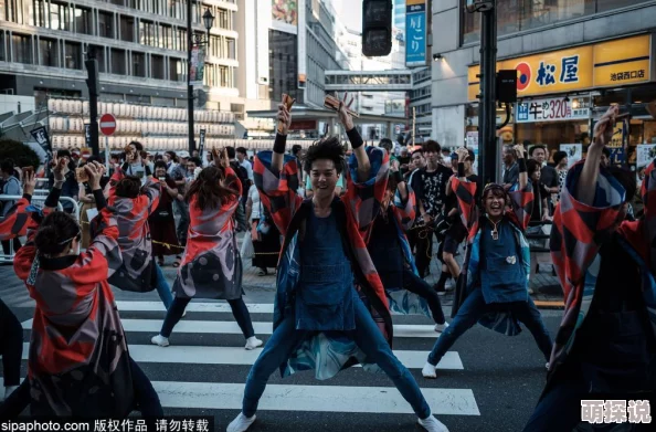 japanfreepron东京街头艺术节即将开幕，吸引众多游客观赏