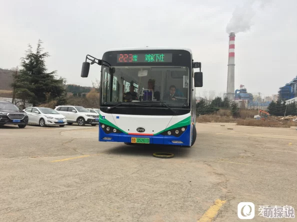 合家欢公交车适合全家人出行，安全舒适，是家庭旅行的最佳选择