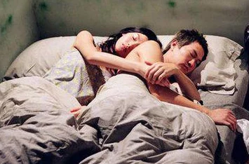 偷窥长辈同房成都爱情故事