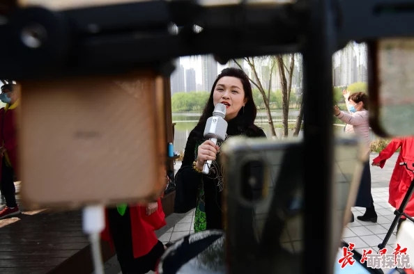 国产啪精品视频网给免丝袜最近上线了全新互动功能，让观众参与剧情选择