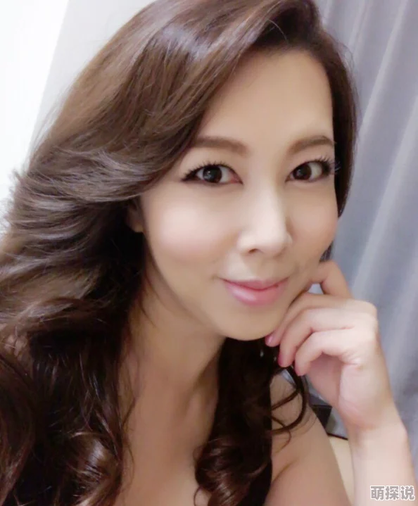 风间由美五十路她最近参与了一部新的成人影片拍摄,展现了全新的风格与魅力 风间由美五十路她最近参与了一部新的成人影片拍摄,展现了全新的风格与魅力