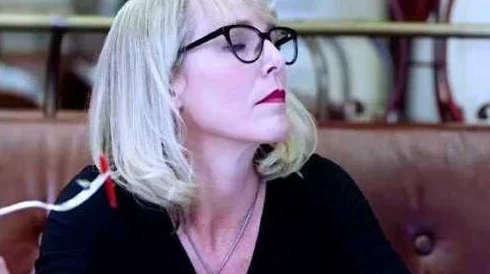 老外欧美性杂交猎艳狂魔追求真爱与自我成长，勇敢面对生活的挑战与机遇