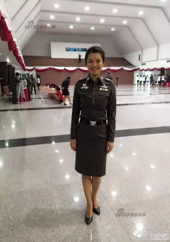 美女张开腿让男人桶下面曼谷保镖勇敢守护安全生活传递正能量与温暖