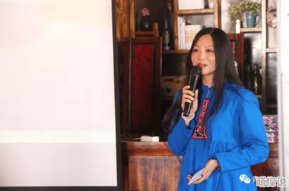 侯龙涛冯洁近日两人共同出席了一个文化活动并分享了他们的创作心得