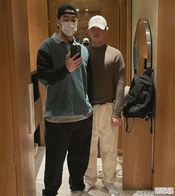 男男free欧美同性男最新研究显示同性恋男性在社交媒体上更活跃，分享生活和情感经历。