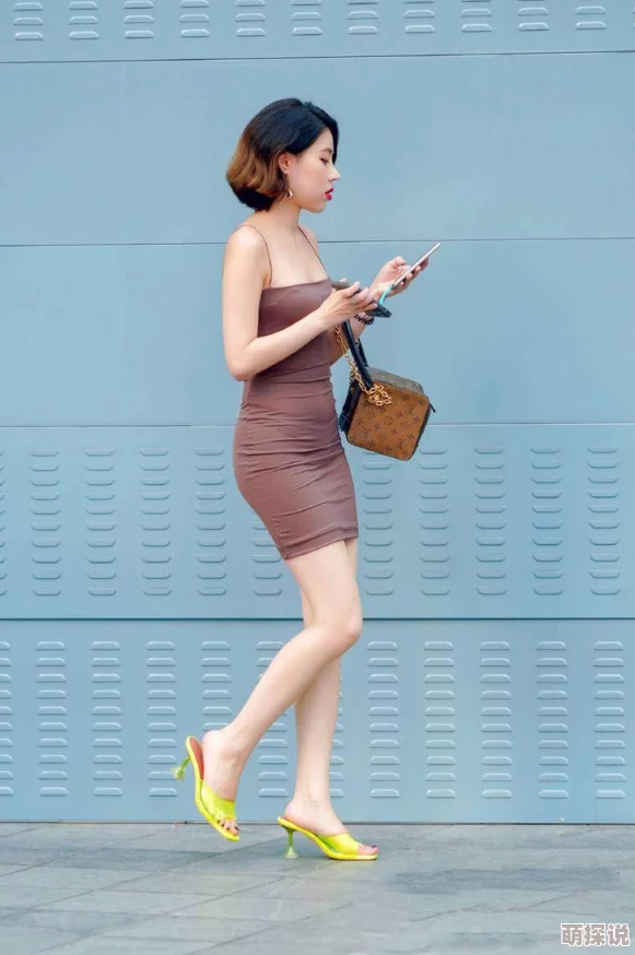 淫欲美妇努力追求梦想，积极向上，展现女性的力量与魅力