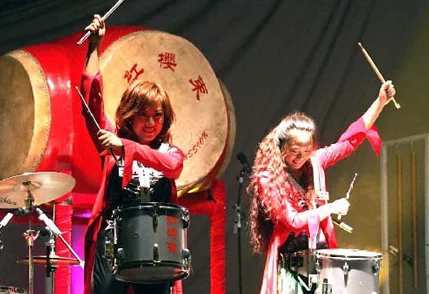 樱玉花子她在最新的音乐会上展现了惊人的舞台魅力和全新曲风