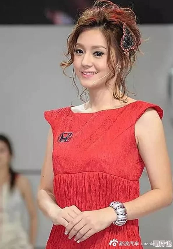最新欧美shemale人妖近日一位知名shemale模特在社交媒体上分享了她的最新写真，吸引了大量粉丝关注