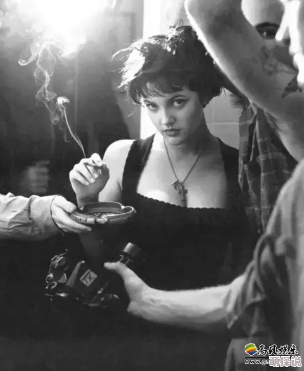 kristenstewart大尺度生活中充满无限可能，勇敢追求梦想，展现真实自我