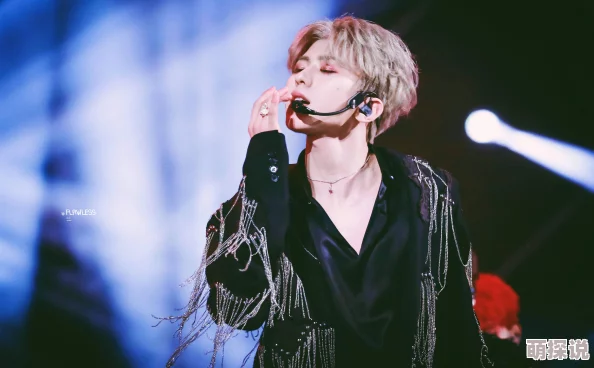 办公室呻吟美男子展现自信魅力积极向上追求梦想成就未来