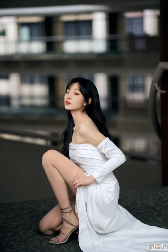 土肥圆周妍希近日周妍希在社交平台分享了她的新歌预告，粉丝们纷纷期待这首充满夏日气息的单曲发布