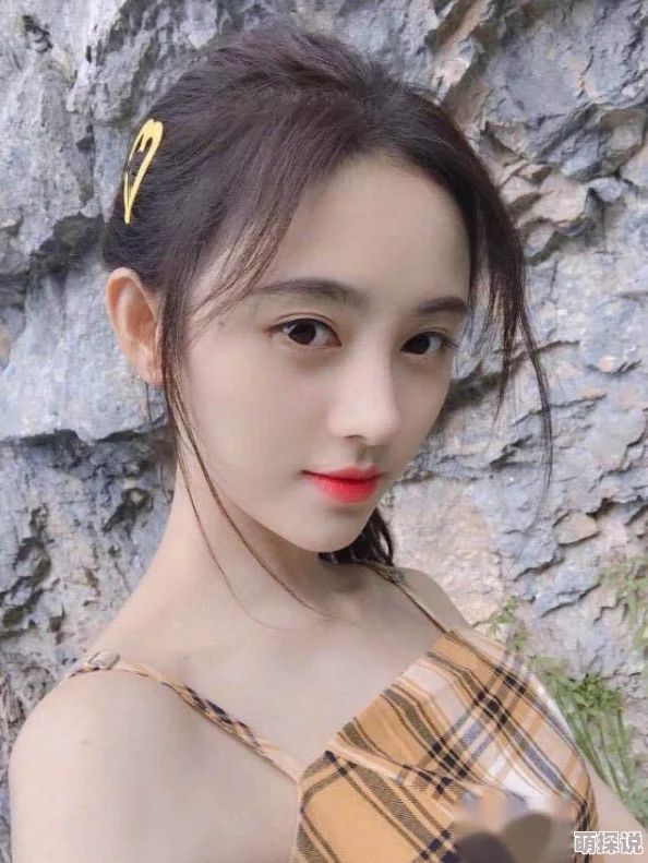 土肥圆周妍希近日周妍希在社交平台分享了她的新歌预告，粉丝们纷纷期待这首充满夏日气息的单曲发布