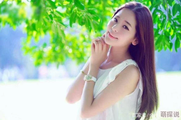 五十六丰满妇女学习插花技能提升生活品质展现成熟女性魅力