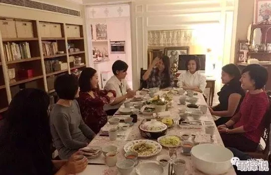 餐桌下的乱h家宴进行时桌底下的秘密触摸越发大胆