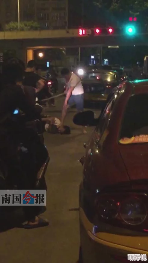被老外日出白浆网友持续关注事件进展警方已介入调查