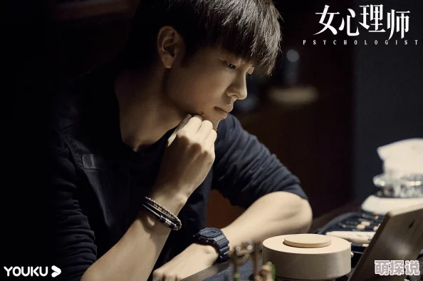 老狼RAPPER的私人生活如何近期被拍到与神秘女子逛街疑似新恋情曝光