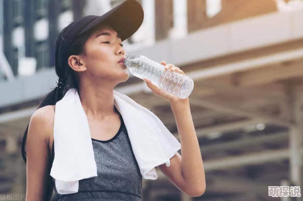 嗯啊爽最新研究显示每天喝水能显著提高工作效率