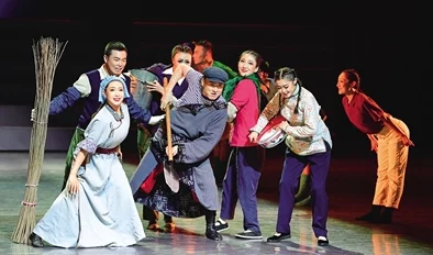 二龙戏凤近日该剧在全国巡演中反响热烈吸引了众多观众前来观看