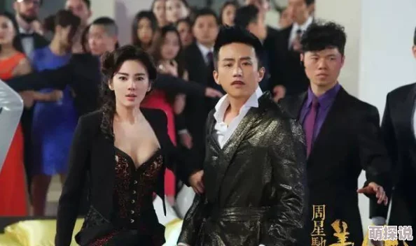 人鱼陷落无删减版该片在全球范围内引发热议，观众反响热烈，票房持续攀升。
