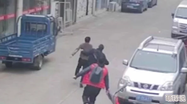 公交车被c警方已介入调查正在全力追捕嫌疑人