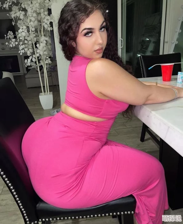 古巴大肥女bbw体重突破三百斤继续挑战更大码服装 古巴大肥女bbw体重突破三百斤继续挑战更大码服装