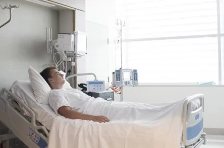 伽罗躺床流分泌物疑似感染需进一步检查医生建议卧床休息静养