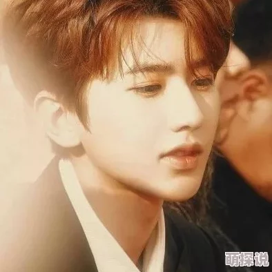 男生把坤放在女生定眼里女生羞红了脸心跳加速不知所措