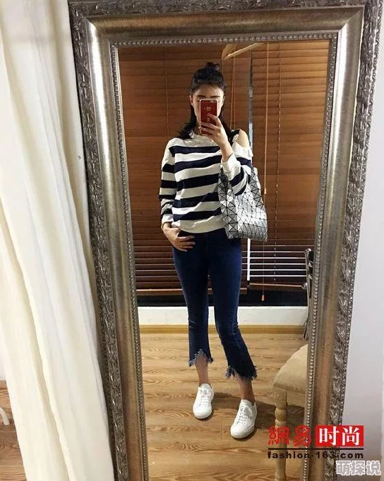 女人-脱-了-内-裤-趴开腿让男躁视频已上传至1080P高清完整版下载链接见评论区