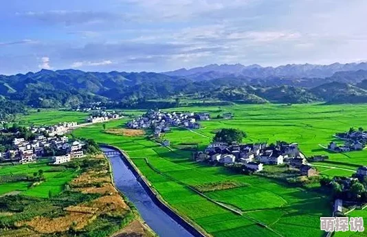 乡野欲朝近日,乡村旅游热潮持续升温,吸引了大量游客前来体验田园生活和农耕文化。 乡野欲朝近日,乡村旅游热潮持续升温,吸引了大量游客前来体验田园生活和农耕文化。