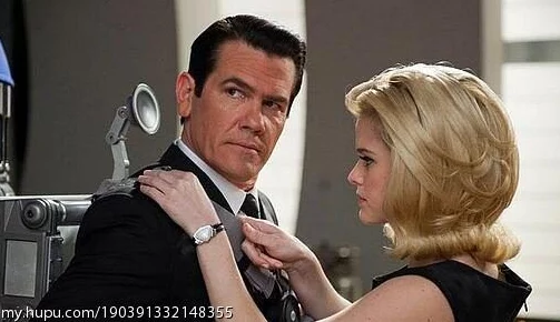 傲骨军长的男情人两人关系面临曝光危机