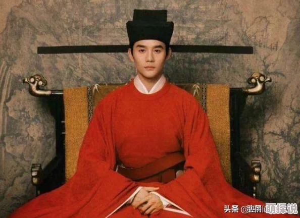 怀孕帝王抱着肚子要孩子出生母子平安举国欢庆