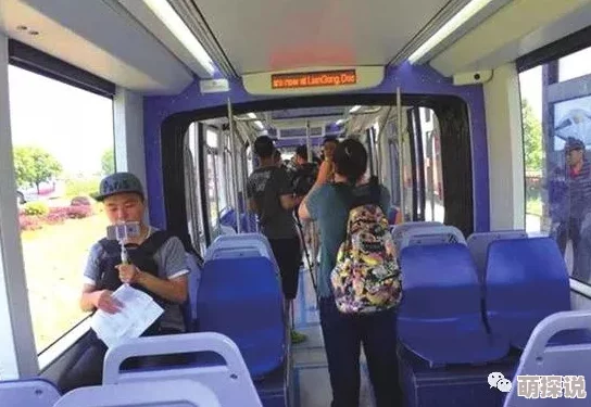 城名停靠列车已抵达本站乘客请有序上下车