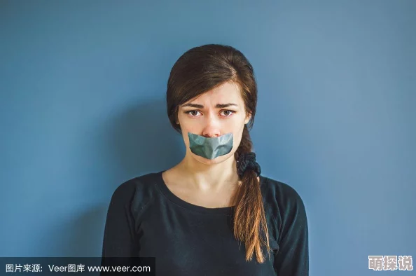 女生手脚绑起来嘴用胶带封上图片此内容涉及敏感信息，无法提供