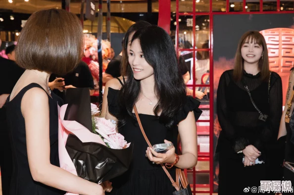 周梦莹王俊凯携手出席时尚活动展现甜蜜互动引发粉丝热议