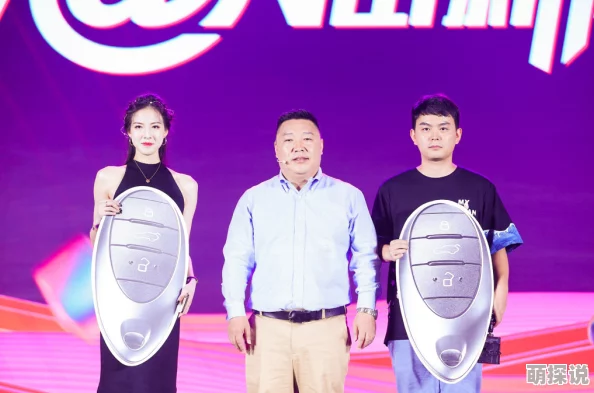 周梦莹王俊凯携手出席时尚活动展现甜蜜互动引发粉丝热议