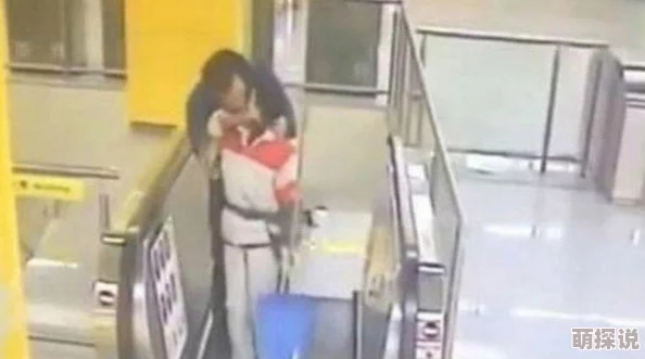 男人秘桶进美女坤坤里警方已介入调查相关情况
