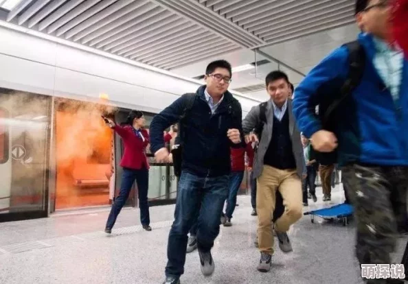 揭秘！地铁逃生最厉害的人竟是他，惊喜消息：他曾是消防特勤英雄！