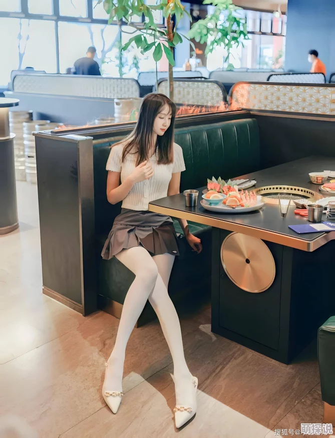 丝袜h月华宴歌一场视觉与听觉的盛宴，令人流连忘返