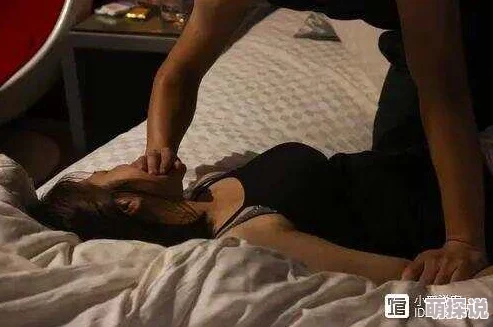 寡妇好紧好爽再浪一点深夜房间内娇喘连连难耐寂寞