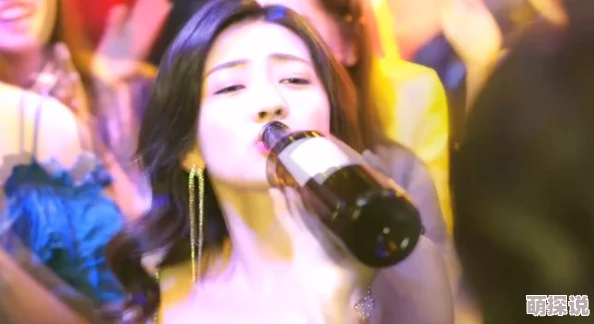 清纯女主的被日常听说私下超爱蹦迪还和摇滚乐队主唱交往