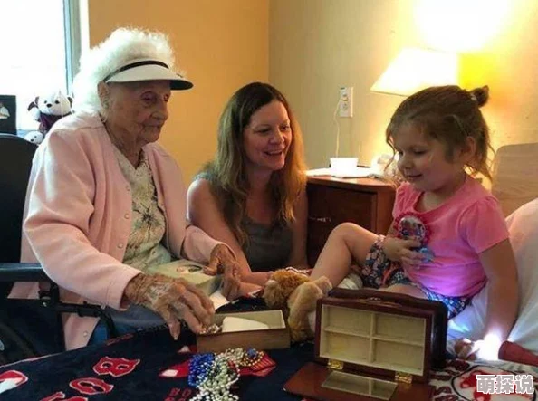 老头和老太的HD片展现了老年人积极乐观的生活态度和真挚的爱情 老头和老太的HD片展现了老年人积极乐观的生活态度和真挚的爱情