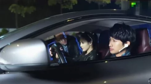 陈遇白疑似与当红小花旦深夜密会同乘豪车