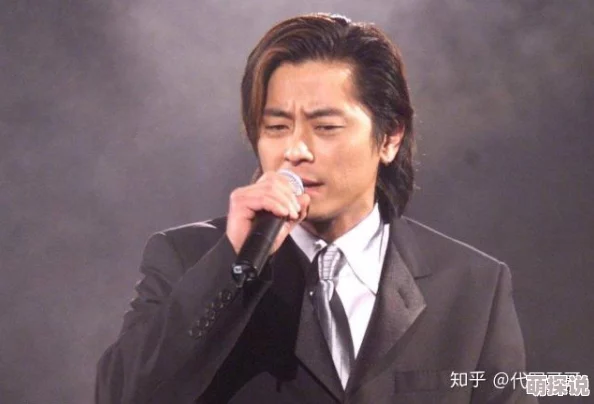 震惊！网友爆料某男星又粗又长又大又硬疑似道具引发粉丝热议