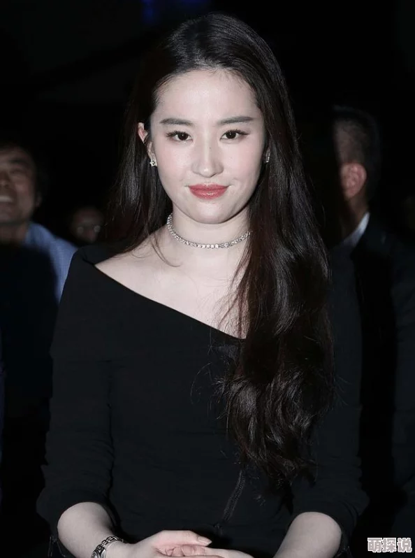 凤凰斗丑后倾城免费阅读听说男主原型是某集团总裁豪门秘辛令人咋舌