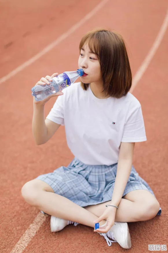 征服同学的白丝麻麻听说隔壁班王老师也经常去她家做家访