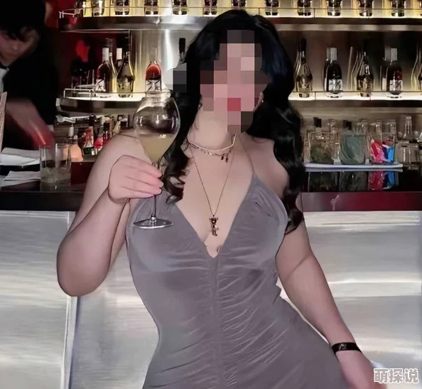 激情奇米疑似与神秘富商深夜密会举止亲昵引猜测 激情奇米疑似与神秘富商深夜密会举止亲昵引猜测