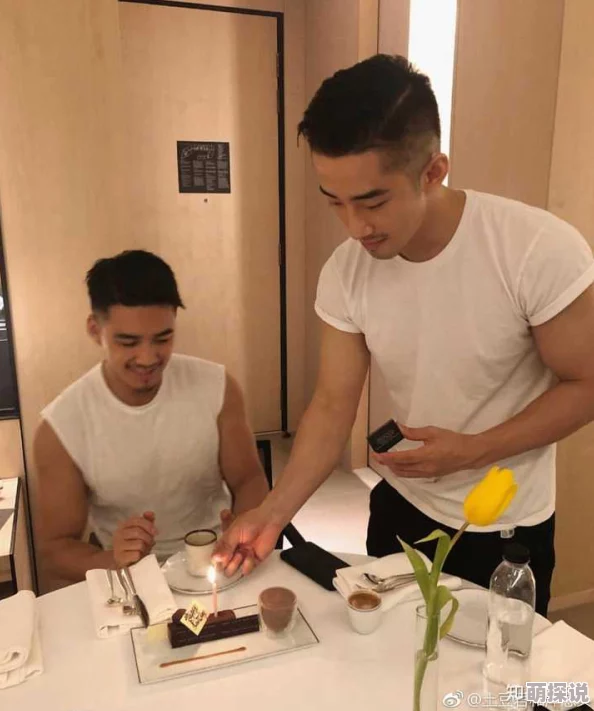 最近可播放男同志freemov听说主演们私下关系也很好经常一起聚餐健身