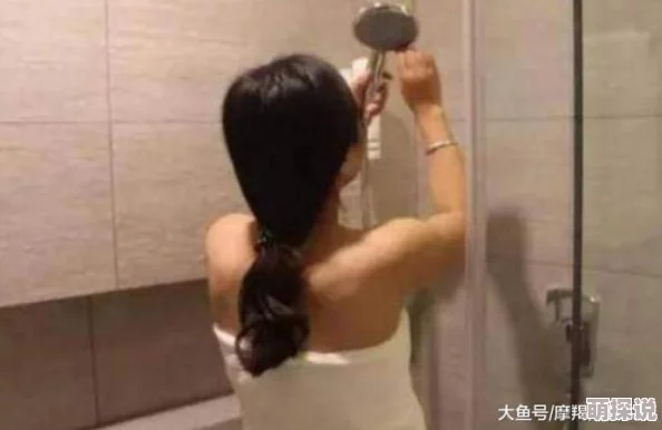 校花被出乳白色液体电影画面模糊剧情无聊演技尴尬浪费时间