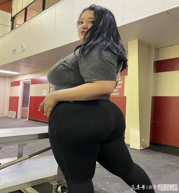 丰满人妻身材管理失控赘肉横生毫无魅力令人失望